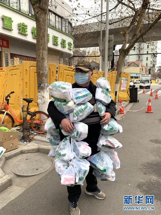 (新华全媒头条·图文互动)(8)同舟共济战“疫”记——中国抗击新冠肺炎疫情全纪实 (新华全媒头条·图文互动)(8)同舟共济战“疫”记——中国抗击新冠肺炎疫情全纪实