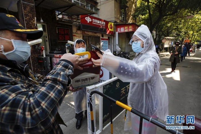 (新华全媒头条·图文互动)(9)同舟共济战“疫”记——中国抗击新冠肺炎疫情全纪实 (新华全媒头条·图文互动)(9)同舟共济战“疫”记——中国抗击新冠肺炎疫情全纪实